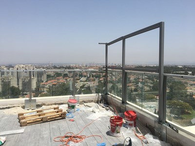 התקנת קונסטרוקציה