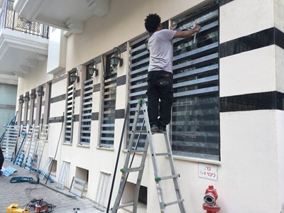 סורגים שקופים