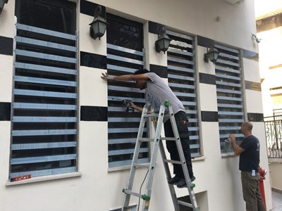 סורגים שקופים