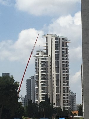 הרמה על ידי מנוף